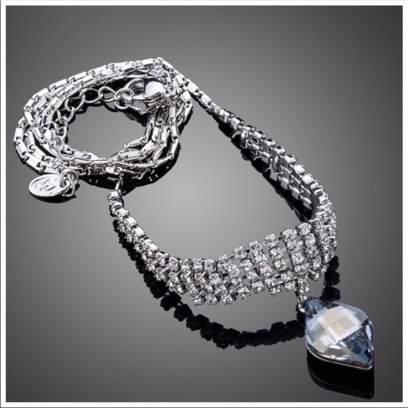 🎁 Swarovski Crystals Droplet Necklace - Picture 6 of 9